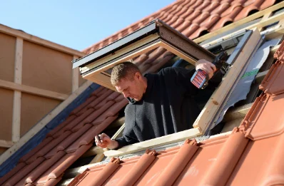 Pose de fenêtres de toit Velux à Dinéault